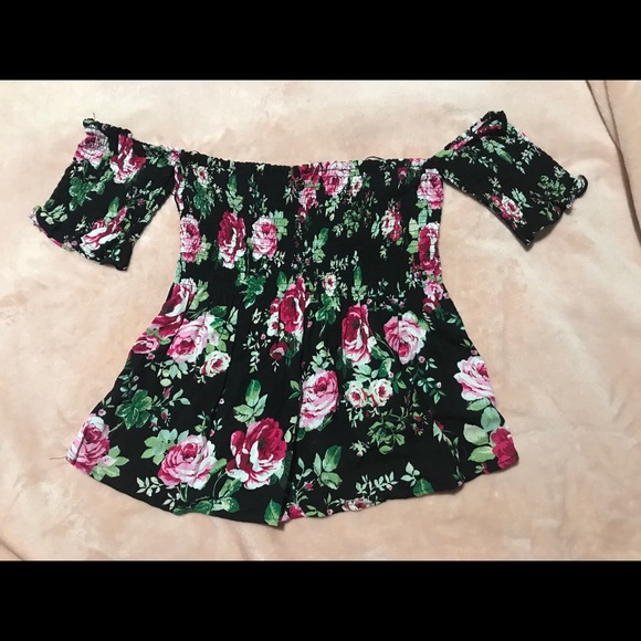 BLACK FLORAL TOP - Picture 1 of 5